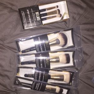 Milani expertly designed make-up brushes